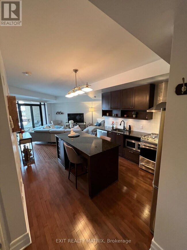 Building Photo - 808 Bronson Ave