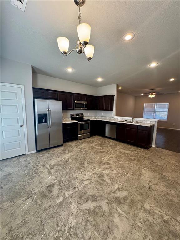 Foto del edificio - 704 SW Loudon Dr