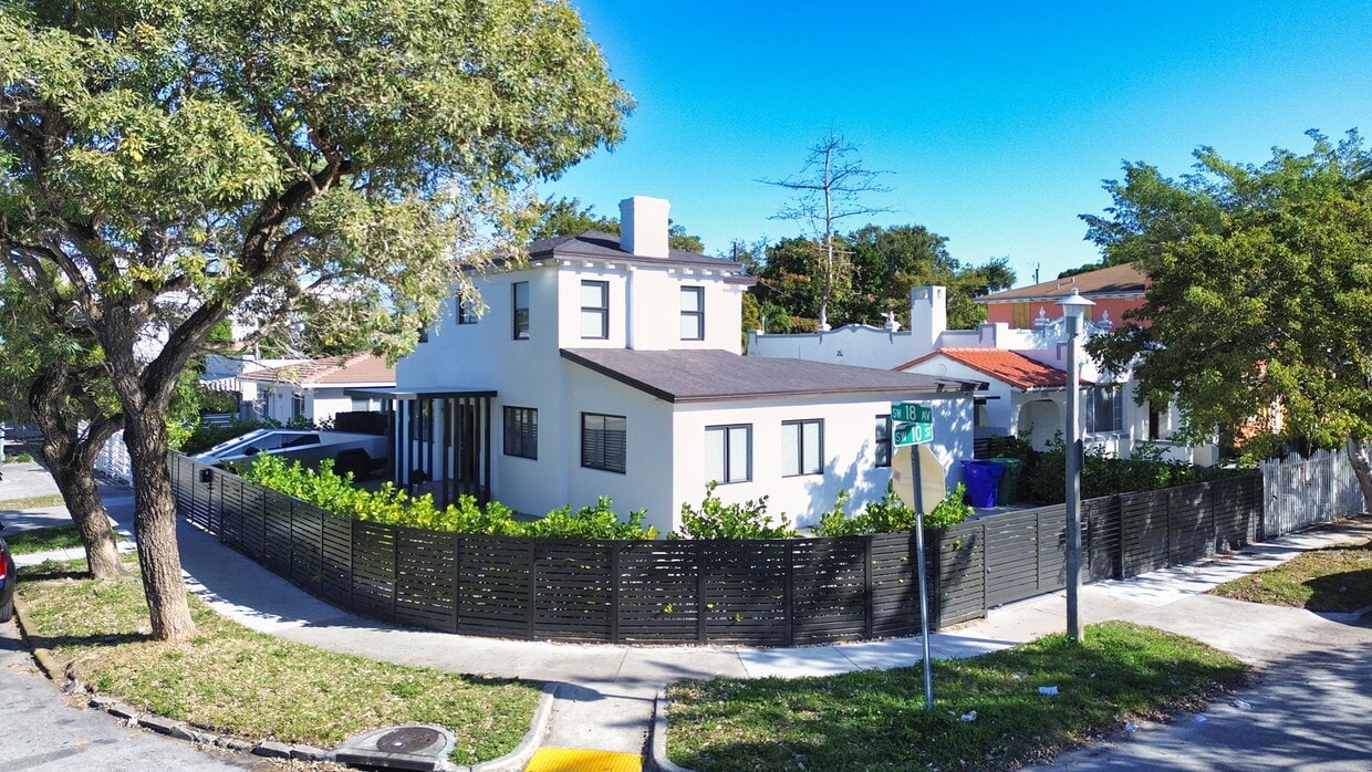 Photo - 927 Southwest 18th Avenue, Shenandoah, Miami, FL 33135 - 3 BR 3 BA single-family home