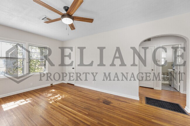 Foto del edificio - 653 Harding St