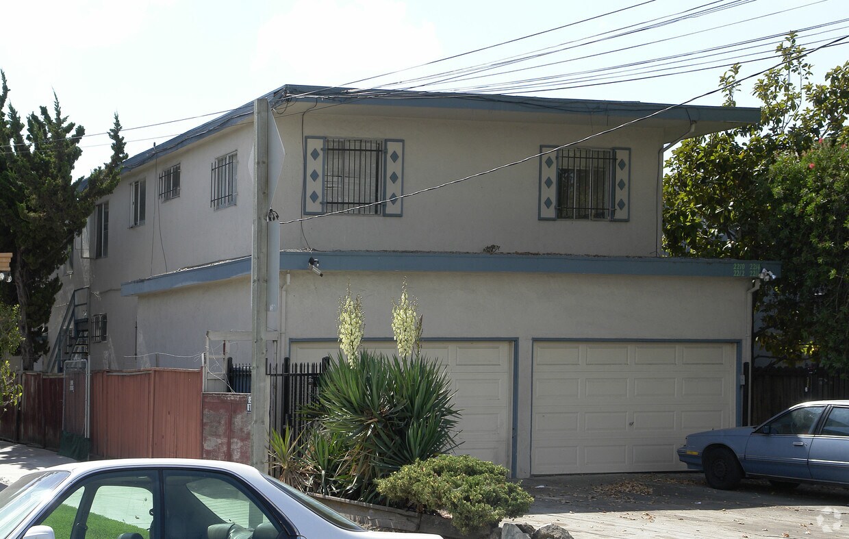 Building Photo - 2210-2216 96th Ave