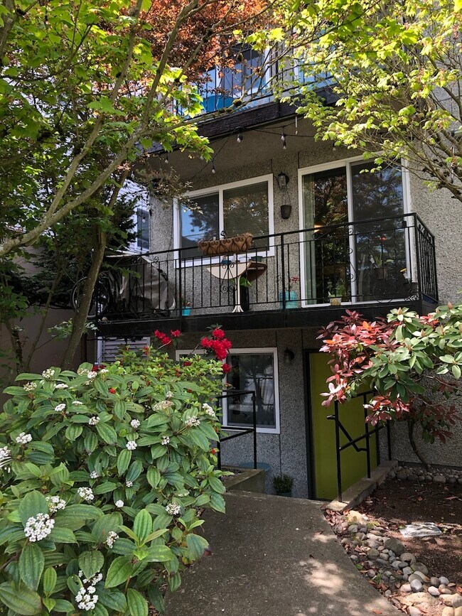 Foto del edificio - 8261 5th Ave NE