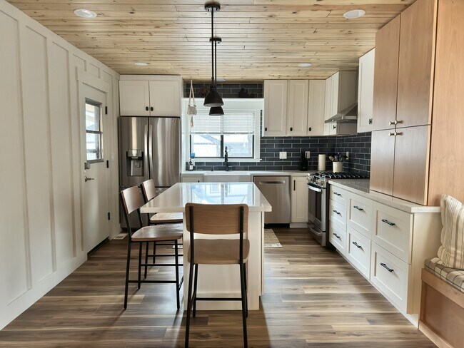 Foto del edificio - 435 Pineview Dr