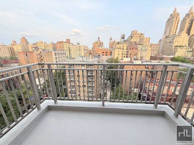 Foto del edificio - 2 bed 2 bath renovated with washer and dryer / Balcony / WEST 93 STREET