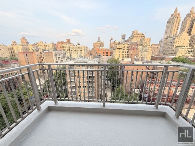 Building Photo - 2 bed 2 bath renovated with washer and dryer / Balcony / WEST 93 STREET