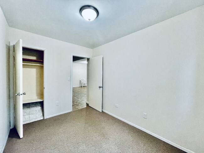 Building Photo - 1649 Pilgrim Ave