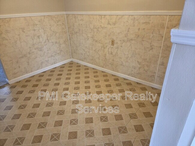 Building Photo - 7772 Stillwell Rd