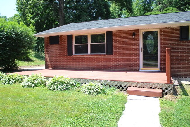 Building Photo - Beautiful All Brick Home in Powell