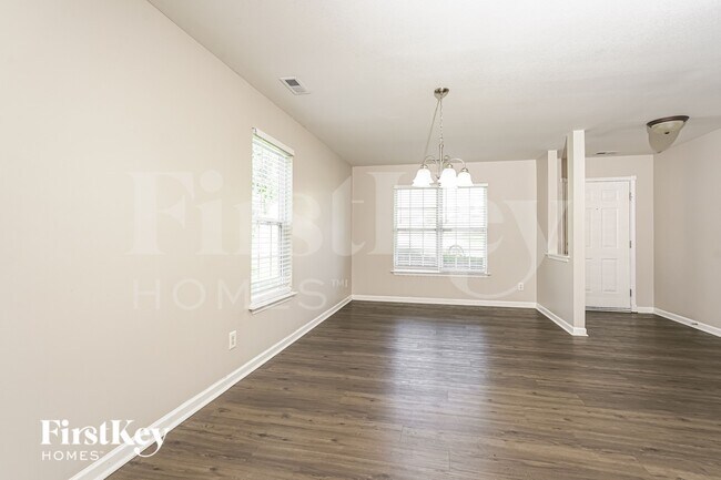 Foto del edificio - 612 Brassfield Dr