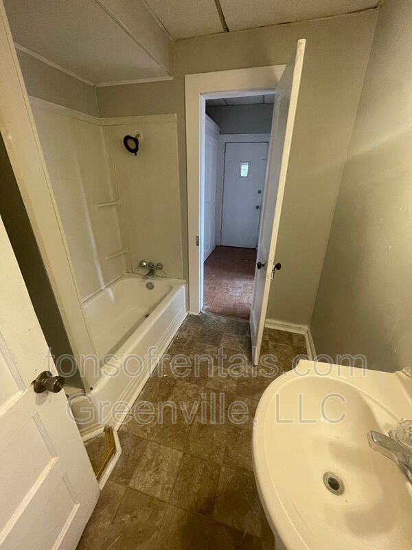 Foto del edificio - 1222 N Limestone St