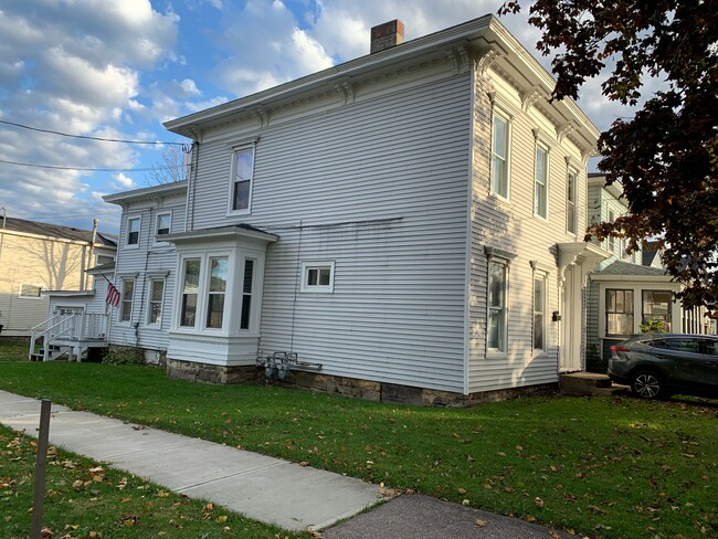 Building Photo - 47 W Van Buren St