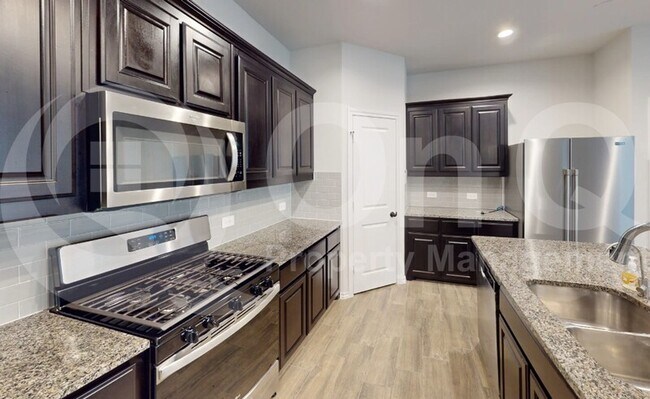 Foto del edificio - 2111 Rolling Wild Rd