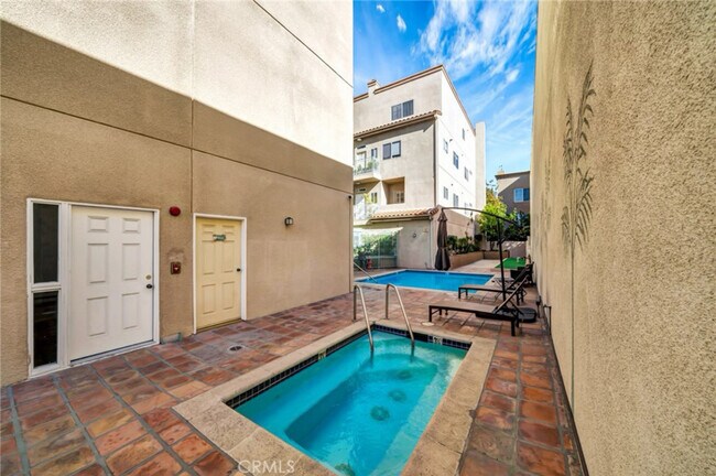 Foto del edificio - 10626 Valley Spring Ln