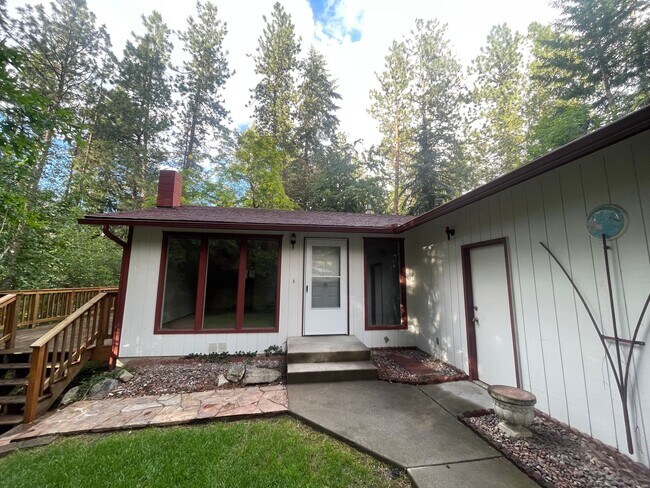 Building Photo - Post Falls House with Acreage!