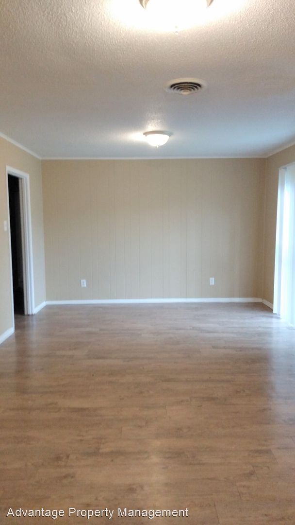 Foto del edificio - 3 br, 1.5 bath House - 1063 Parkrose Rd.