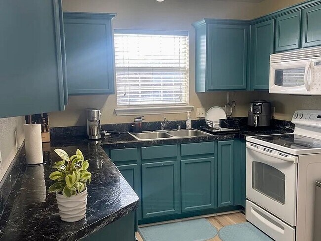 Building Photo - 3 Bedroom Townhome in Garland