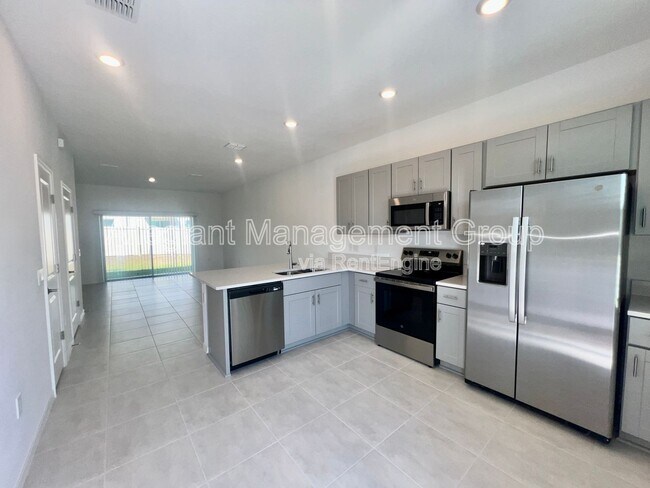 Foto del edificio - 3200 Skyline Lp