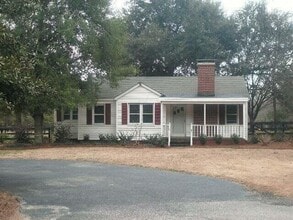 Building Photo - 390 Willow Run Rd