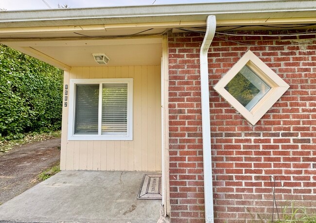 Building Photo - 1582 Beebe Ln
