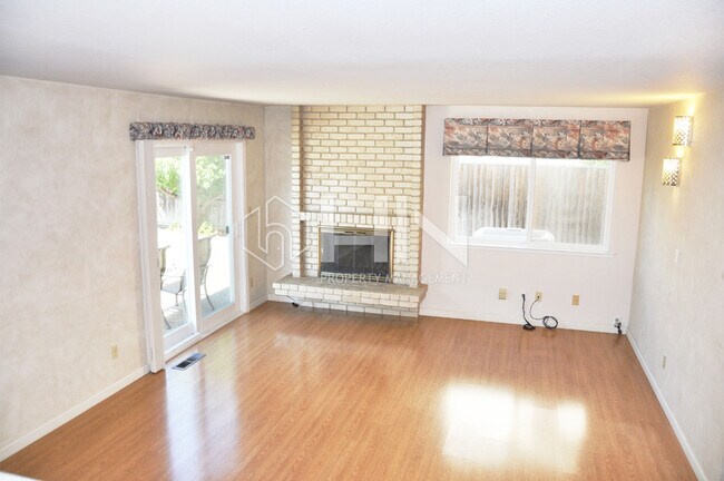 Building Photo - 3027 King Estates