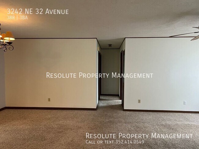 Building Photo - Available NOW 3 Bedroom, 2.5 Bathroom