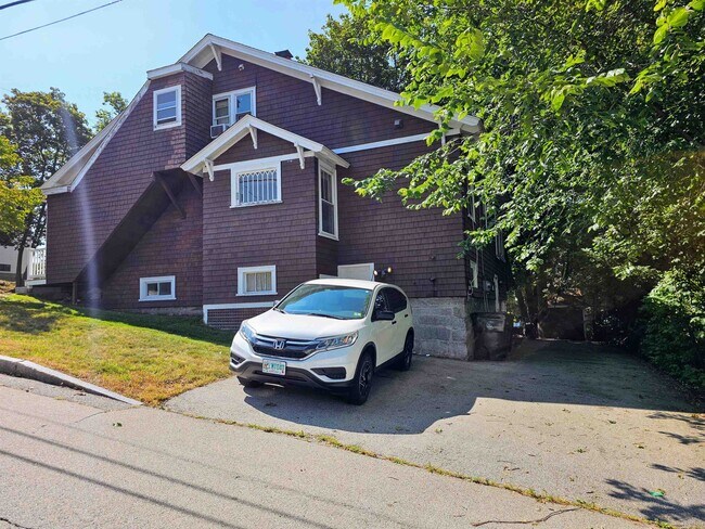 Building Photo - 446 Milton St