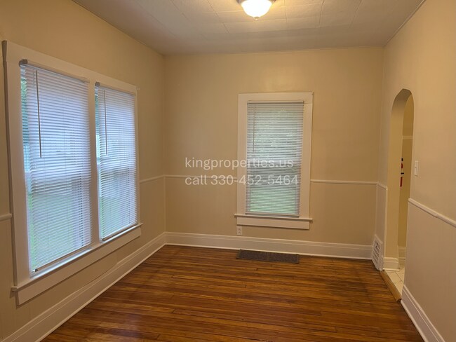 Foto del edificio - 1720 Grace Ave NE