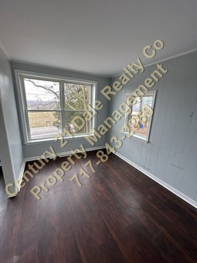 Foto del edificio - One Bedroom Apartment with One Car Garage ...