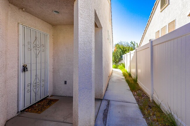 Foto del edificio - Single Story North Las Vegas Home In Gated Community