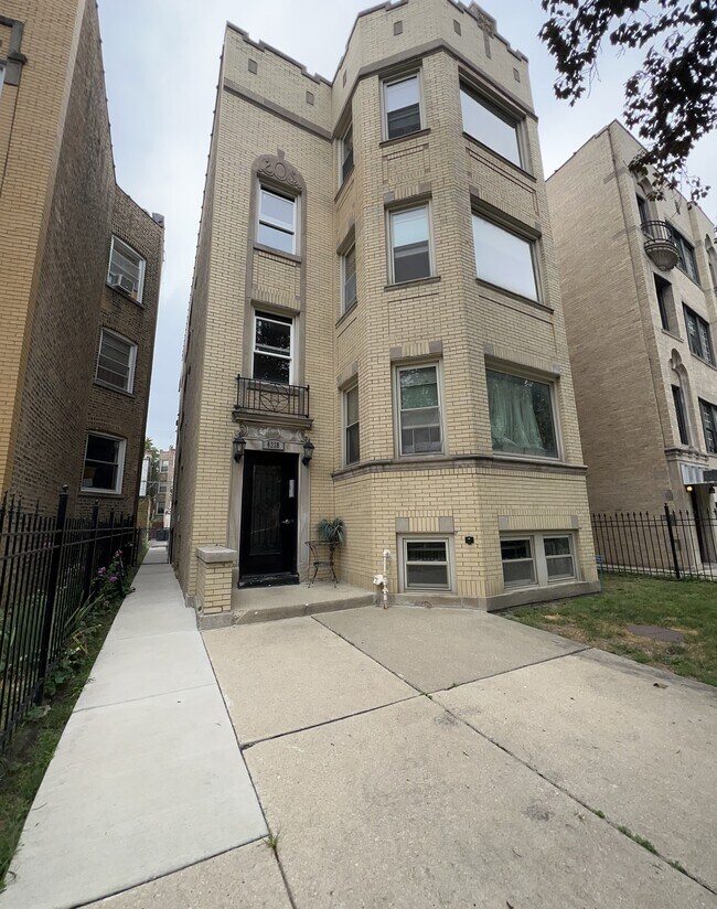 Building Photo - 6228 N Talman Ave