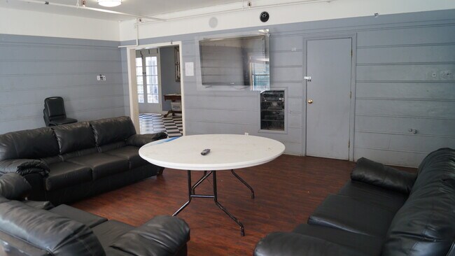 Building Photo - 649 Gayley Ave