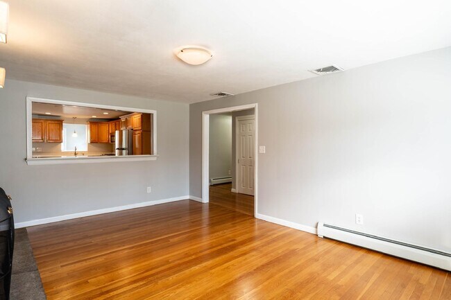Foto del edificio - 242 Pleasant St