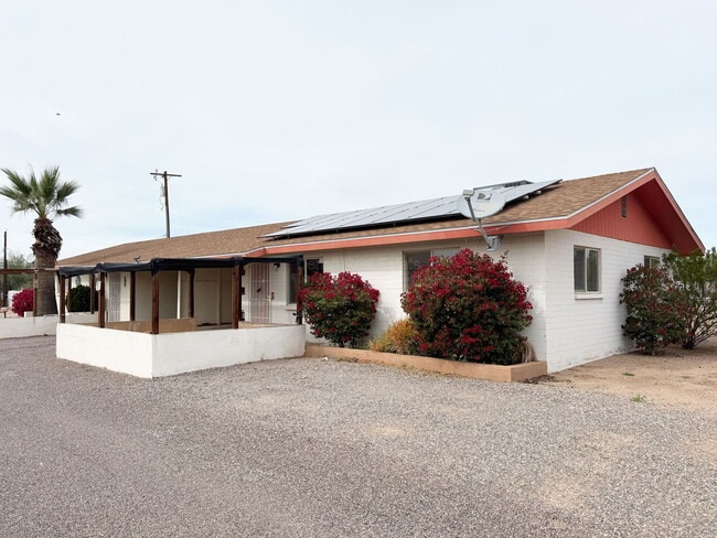 Building Photo - 512 N Valley Dr