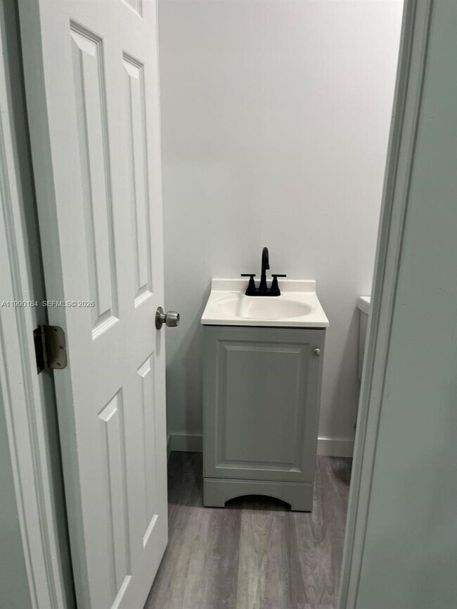 Foto del edificio - 555 SW 132nd Ave