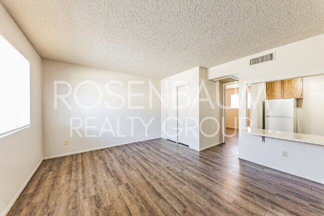 Foto del edificio - 9230 N 6th St