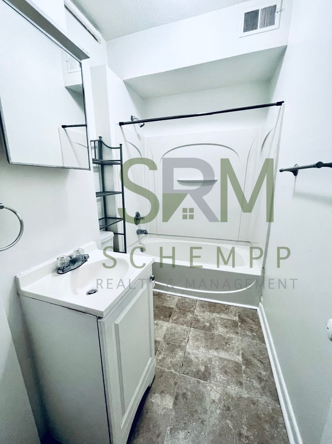 Photo - 307 Woodbine St Apartment