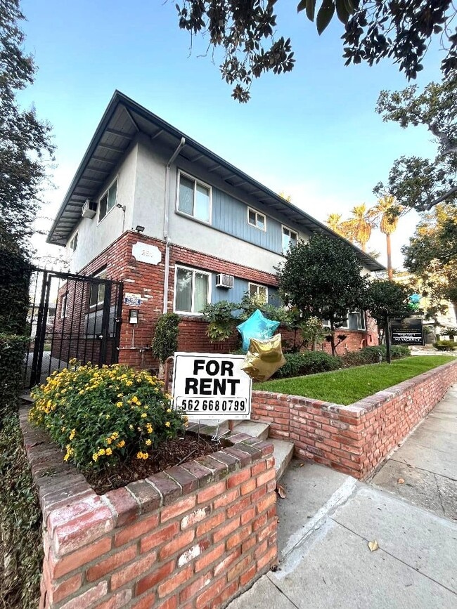 Building Photo - 251 N El Molino Ave