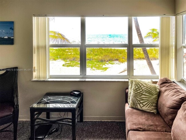 Building Photo - 4520 El Mar Dr