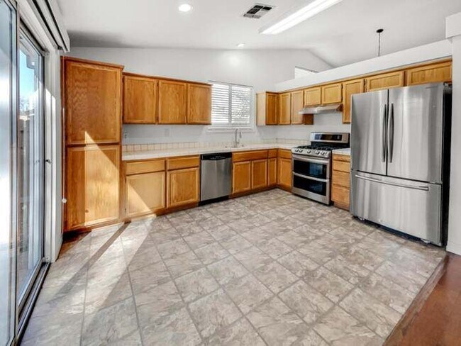 Foto del edificio - 1041 Shenencock Way