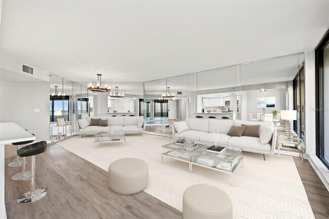 Foto del edificio - 5950 Pelican Bay Plaza S