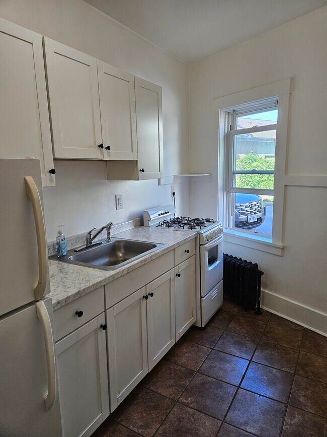 Cocina - 155 Akron St
