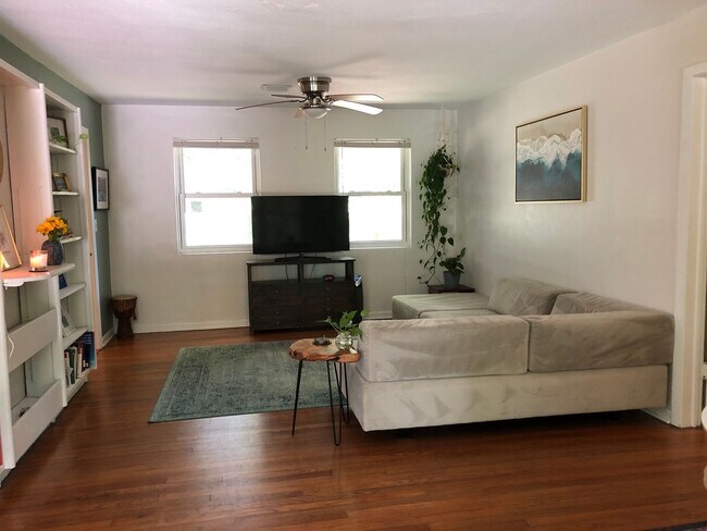 Building Photo - Three Bedroom 1.5 Bath Home in Great Location in NW Orman Leigh Estates