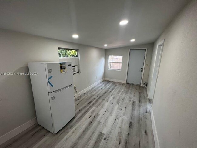 Foto del edificio - 582 E 18th St