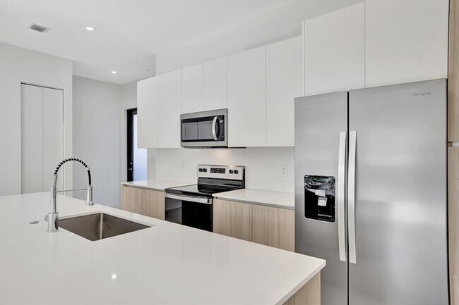 Foto del edificio - 4208 NE 7th Terrace
