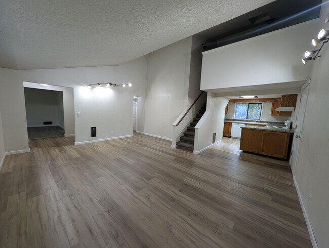 Foto del edificio - Corner Lot Triplex Unit in Gig Harbor, Ava...