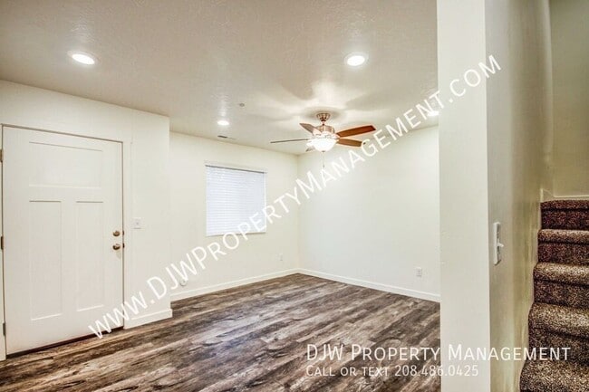 Building Photo - 3715 N Centrepoint Way