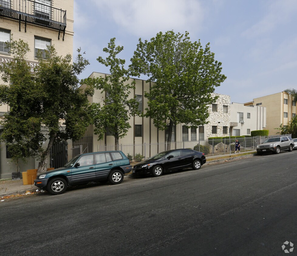 Foto del edificio - 827 S St Andrews Pl
