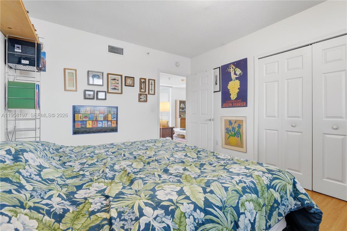 Building Photo - 7800 Collins Ave