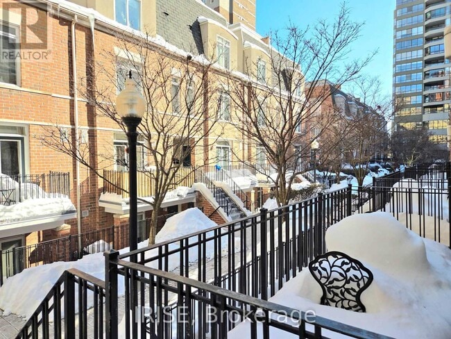 Photo du bâtiment - 415 Jarvis St