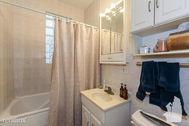 Foto del edificio - 2427 N Albany Ave